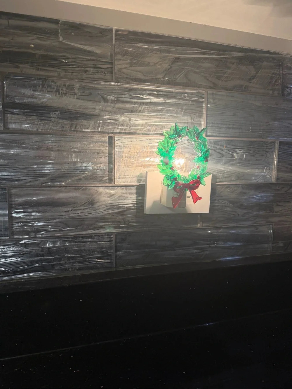 Christmas Wreath Plug In Night Light Vintage Christmas Wreath Plastic Bead as is